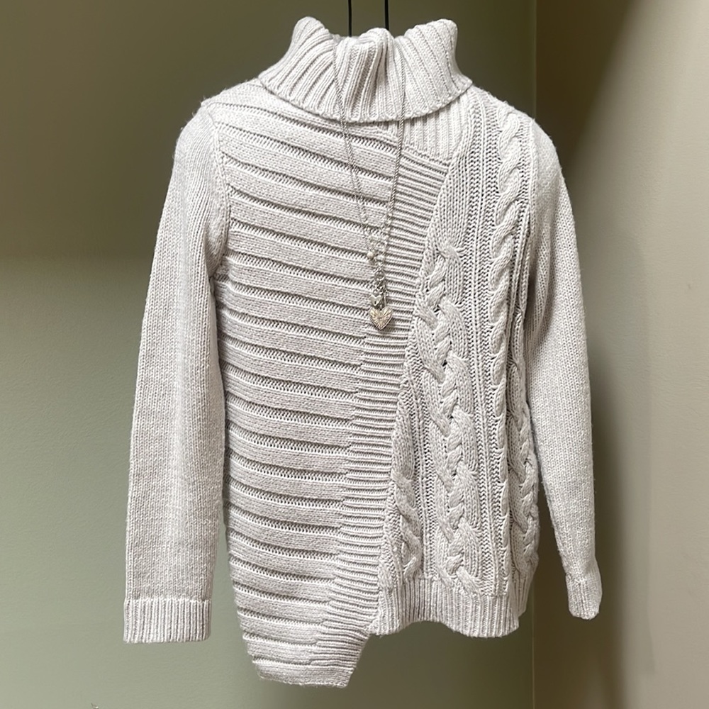 Like new SimplyVera Vera Wang knit sweater